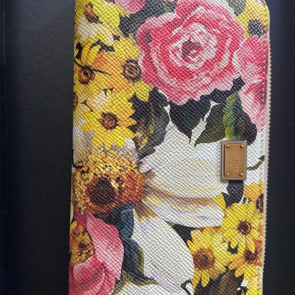 🔥Dolce &Gabbana, Gift done perfect, Authentic, classic style, for loved ones⭐️ - Picture 5 of 13